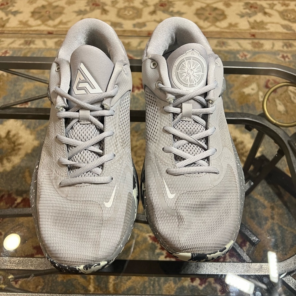 Nike Light Silver Gray Tennis Shoes - Picture 2 of 14